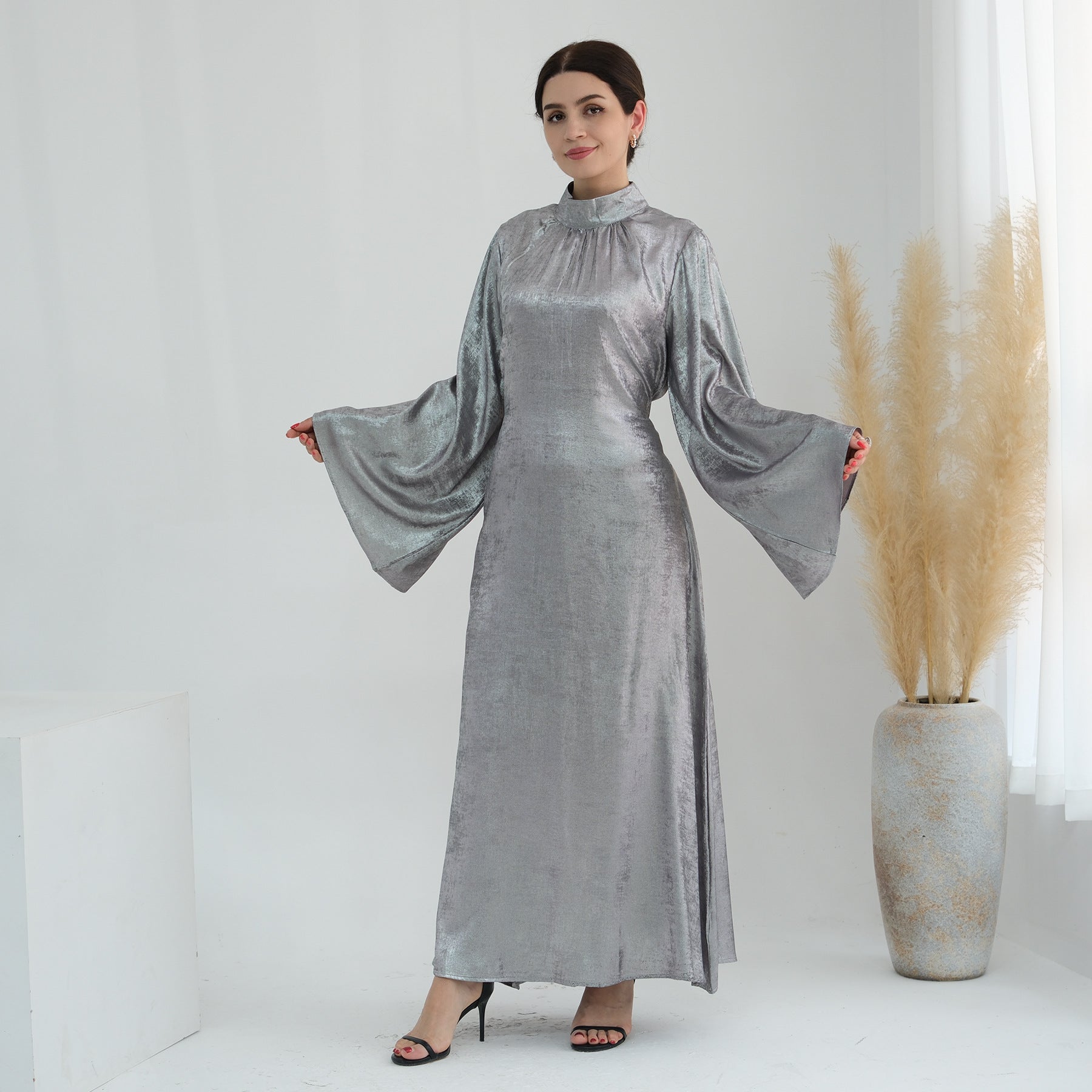 Round Collar Loose Sleeve Abayas