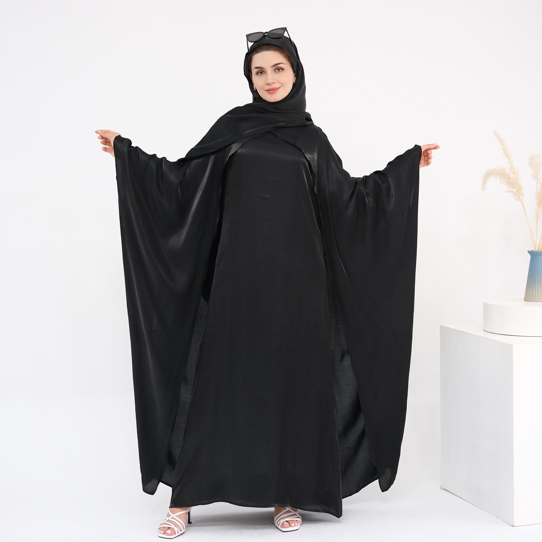Solid Color Beaded Elegant Long Robe Abaya