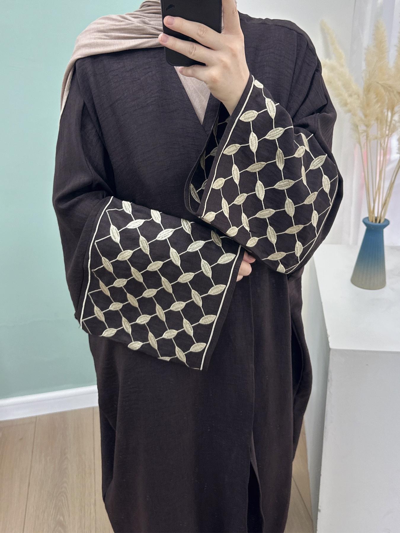 Leaf Grid Abaya