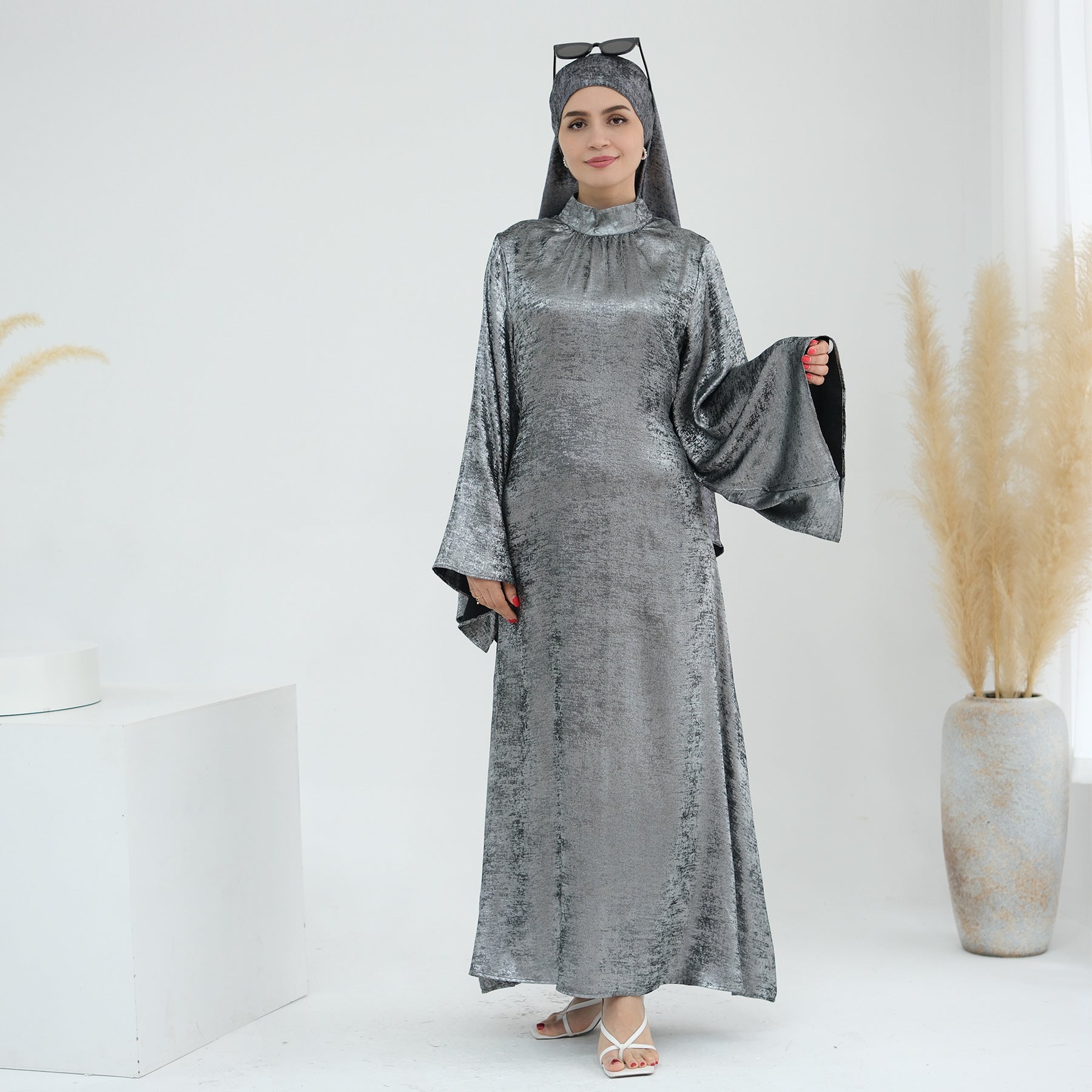 Round Collar Loose Sleeve Abayas