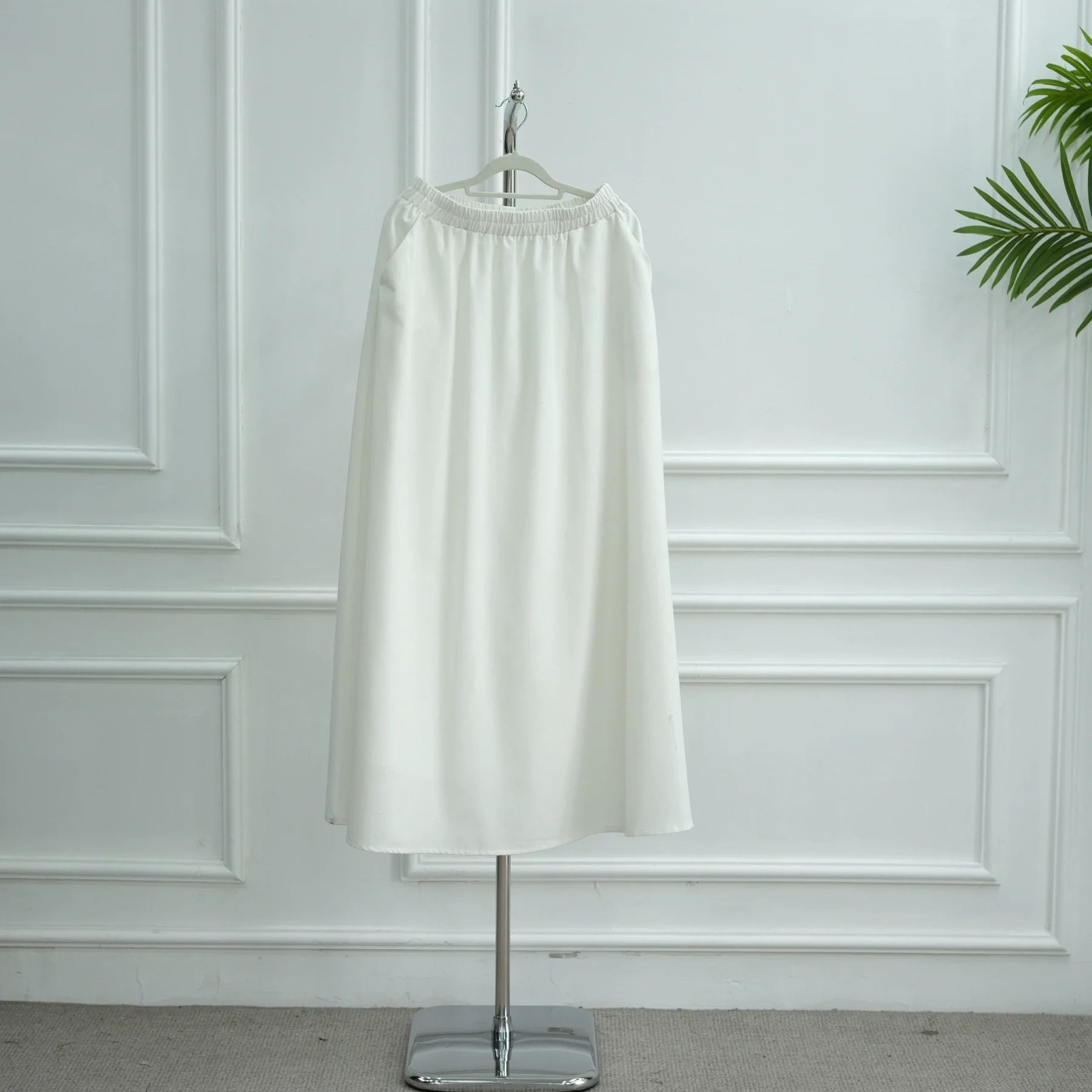 Elegant Top Paired with Fashionable Skirt Abaya