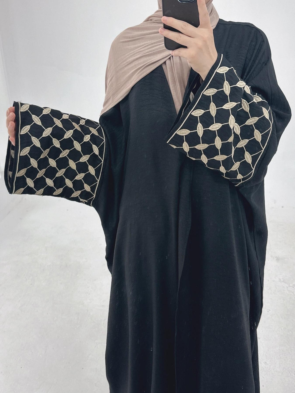 Leaf Grid Abaya