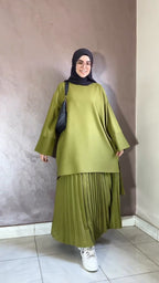 Round Neck Top & Pleated Skirt Set