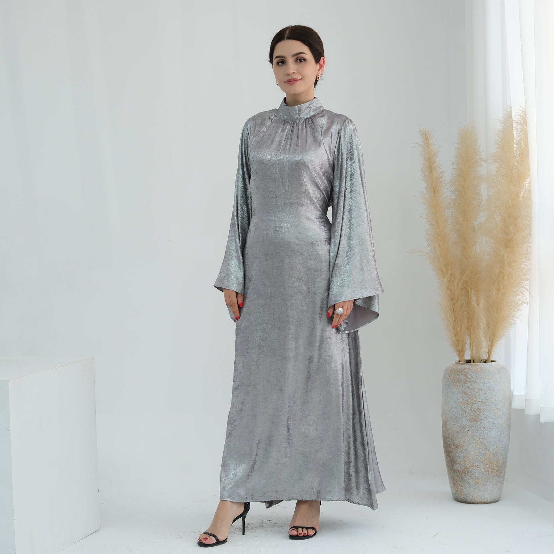 Round Collar Loose Sleeve Abayas