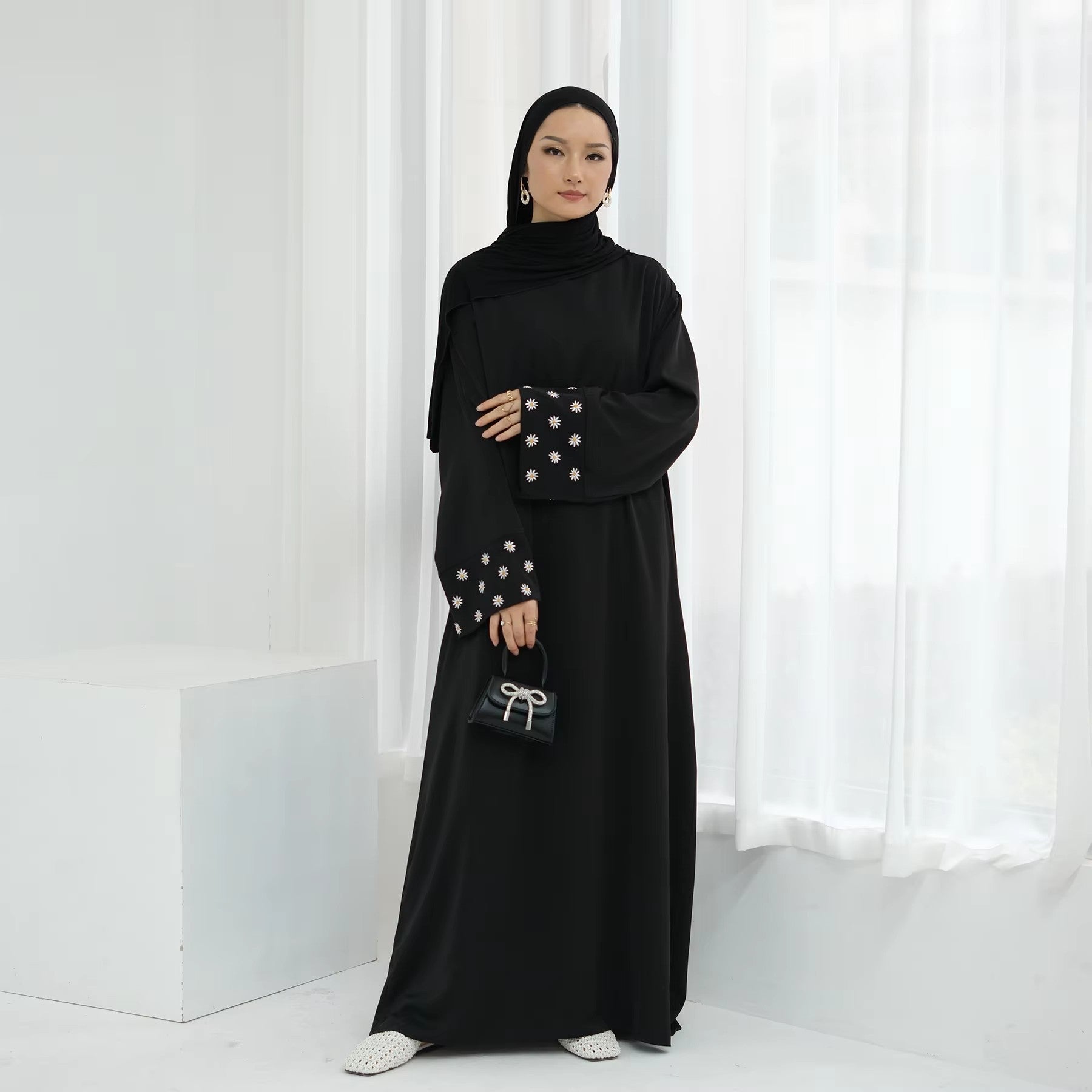 Daisy Embroidered Closed Abaya