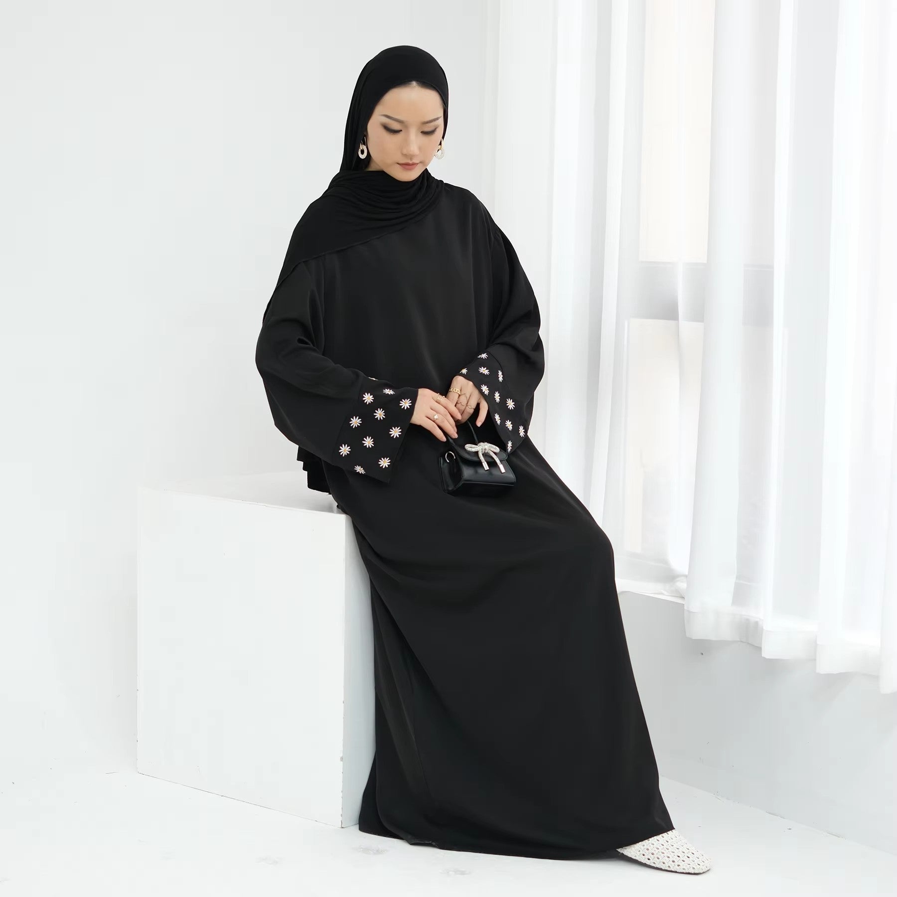 Daisy Embroidered Closed Abaya