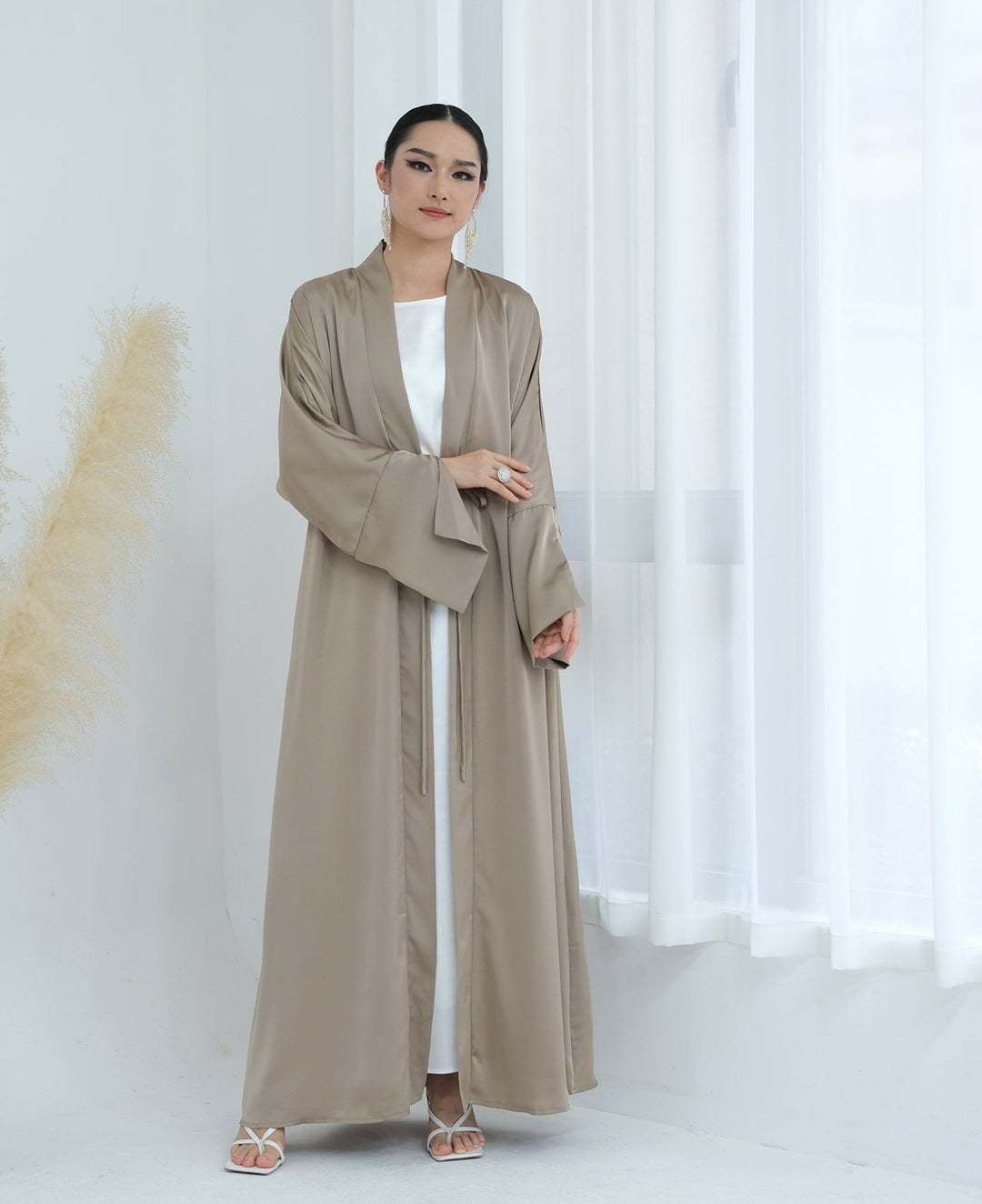 Elegant Lace Up Cardigan Abaya